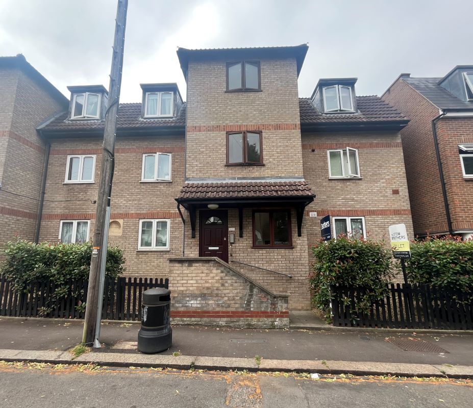 Flat 8, Vinewood Court, Raglan Road, Walthamstow, London, E17 9DR - Strettons