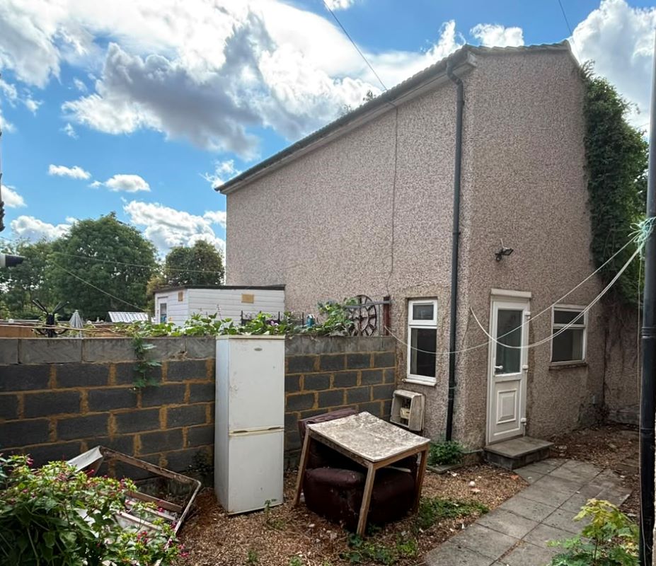 2D Barrington Road, Manor Park, London, E12 6JH - Strettons