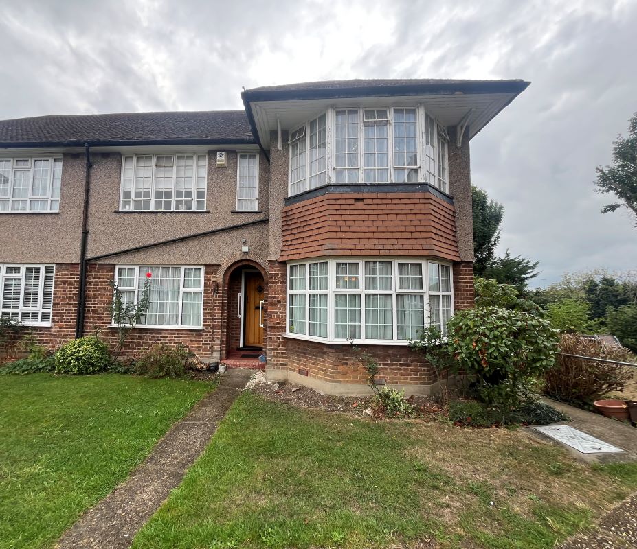29 Oakwood Close, Southgate, London, N14 4JY - Strettons