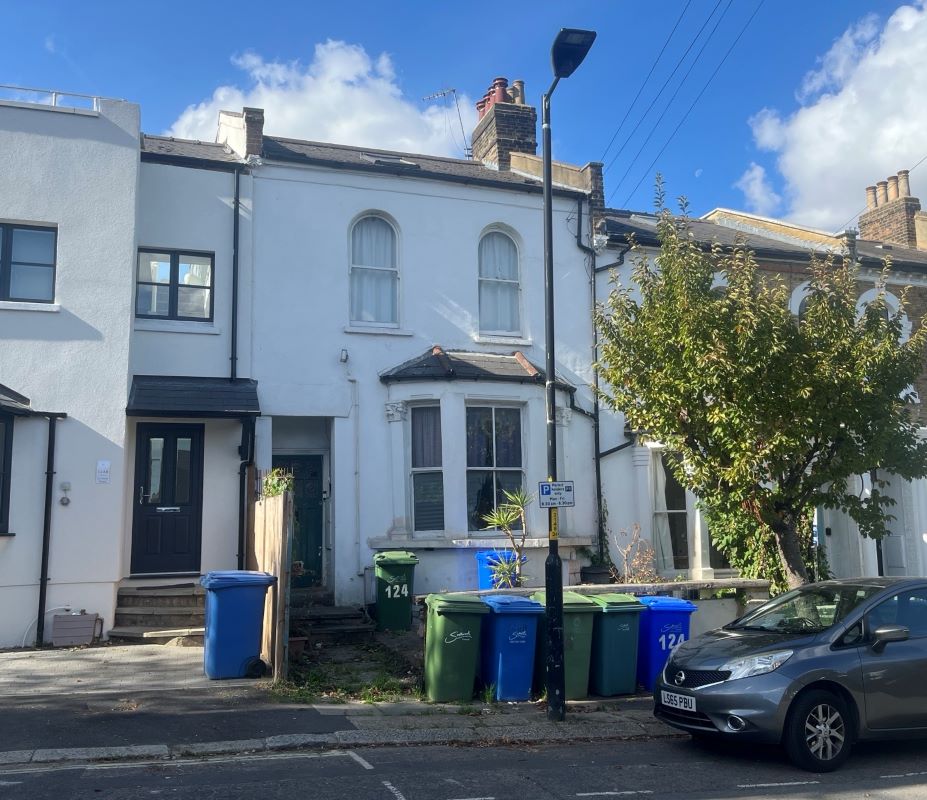124A Crofton Road, London, SE5 8NA - Strettons