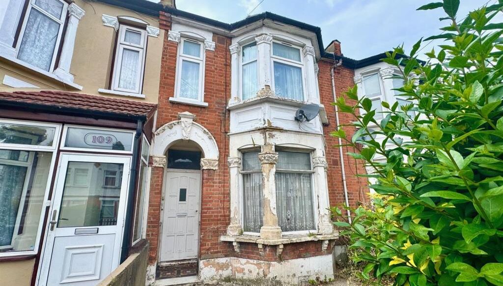107a Sheringham Avenue, Manor Park, London, E12 5PF - Strettons