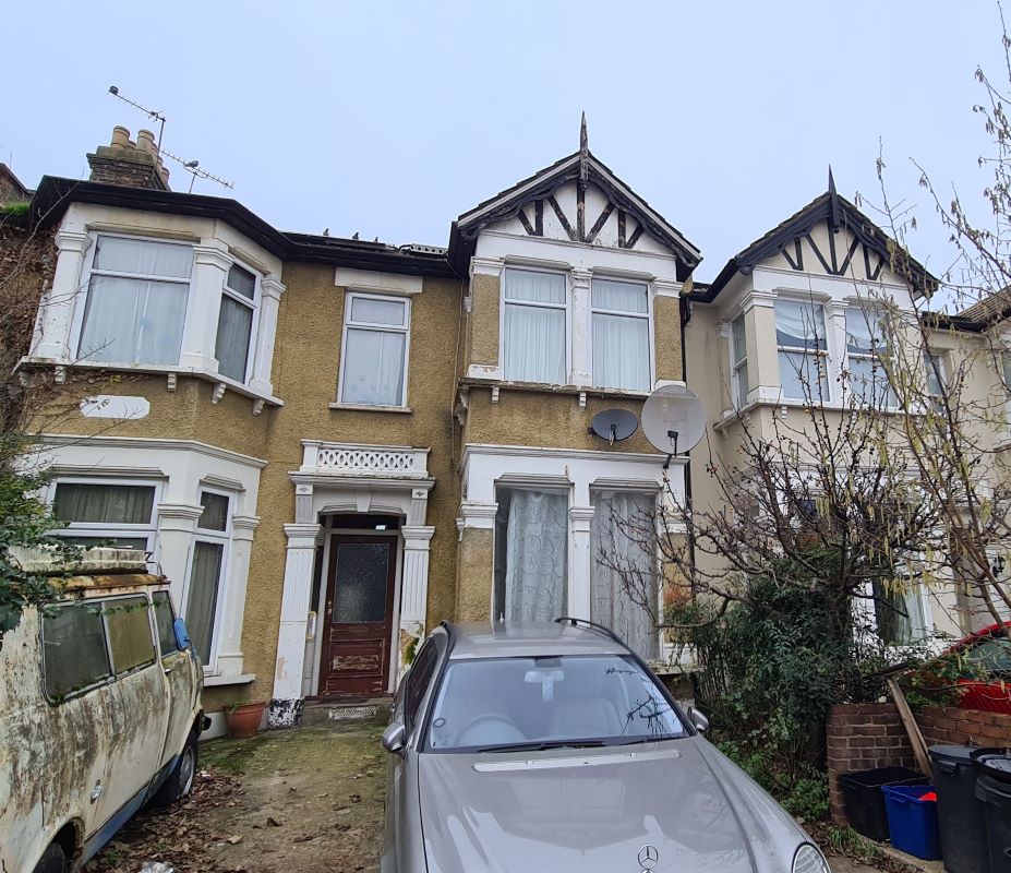 32B Endsleigh Gardens, Ilford, Essex, IG1 3EH - Strettons