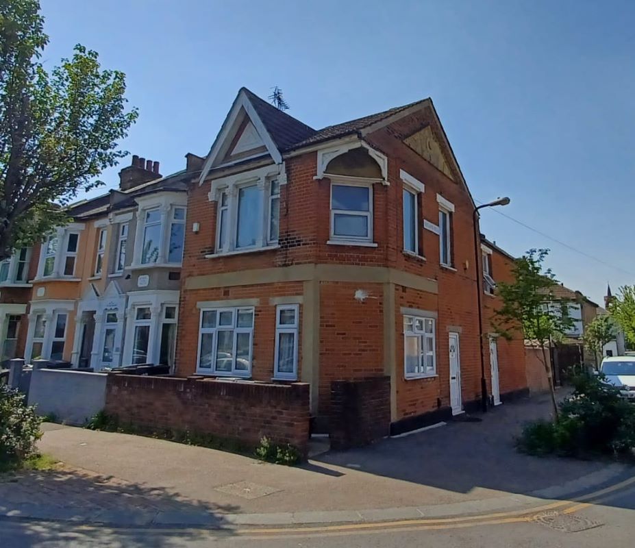 80B Belgrave Road, Walthamstow, London, E17 8QG -  Strettons