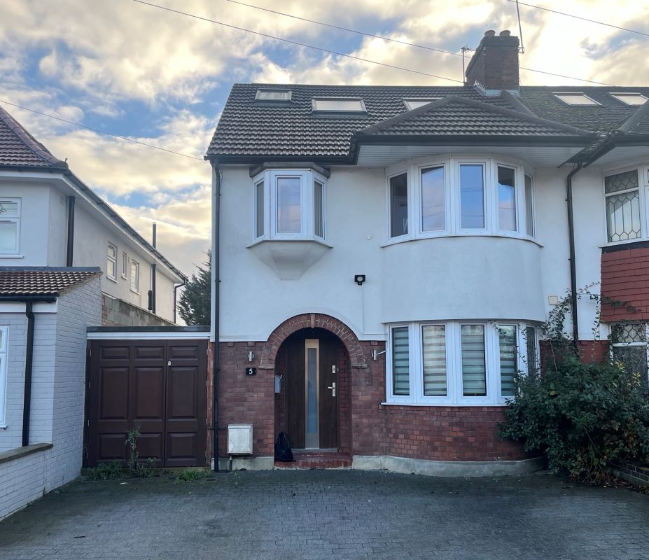5 Rowantree Road, Winchmore Hill, London, N21 3ED -  Strettons
