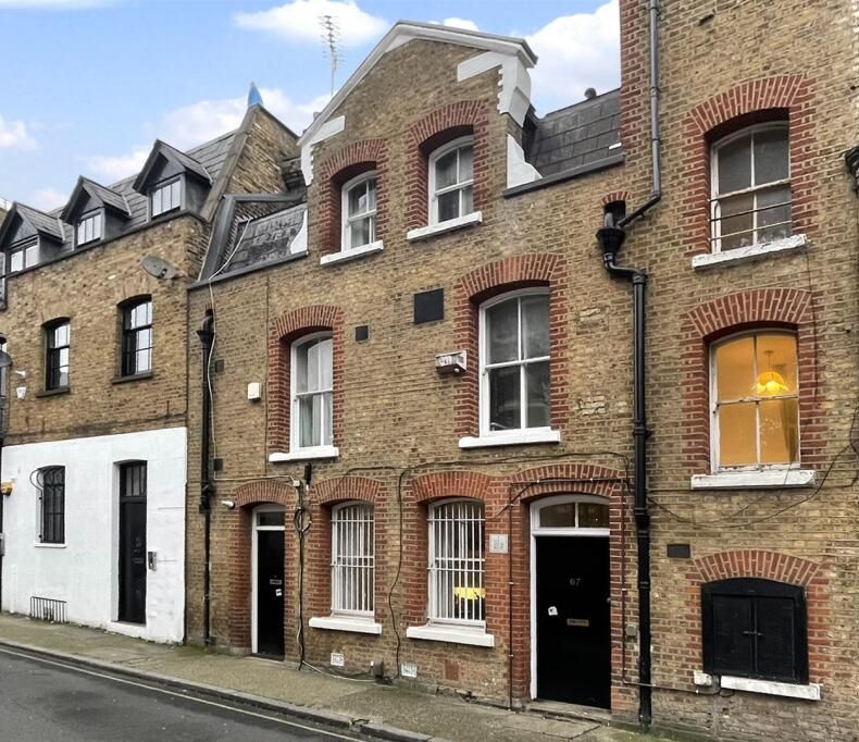 Flat 2, 67 Lant Street, London, Southwark, SE1 1QN -  Strettons