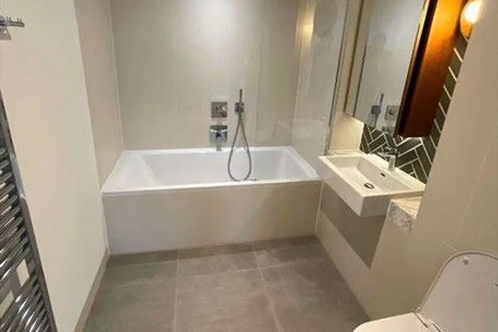 Leasehold Vacant One Bedroom Flat