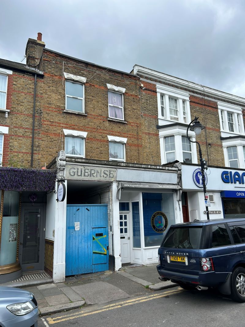125 Myddleton Road, Wood Green, London, N22 8NG -  Strettons