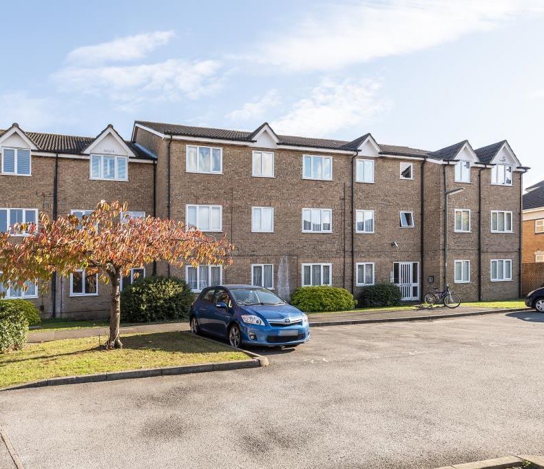 109 Seymour Way, Sunbury-on-Thames, Middlesex, TW16 7NL -  Strettons