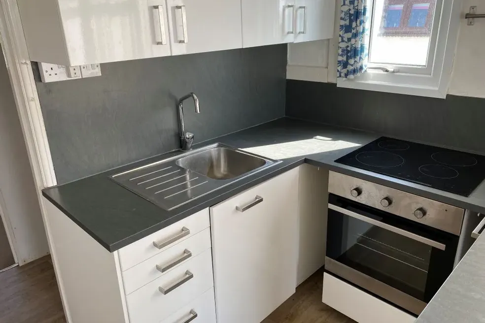 House sold with 2 bedrooms through auction in 35 Tower Estate, Point