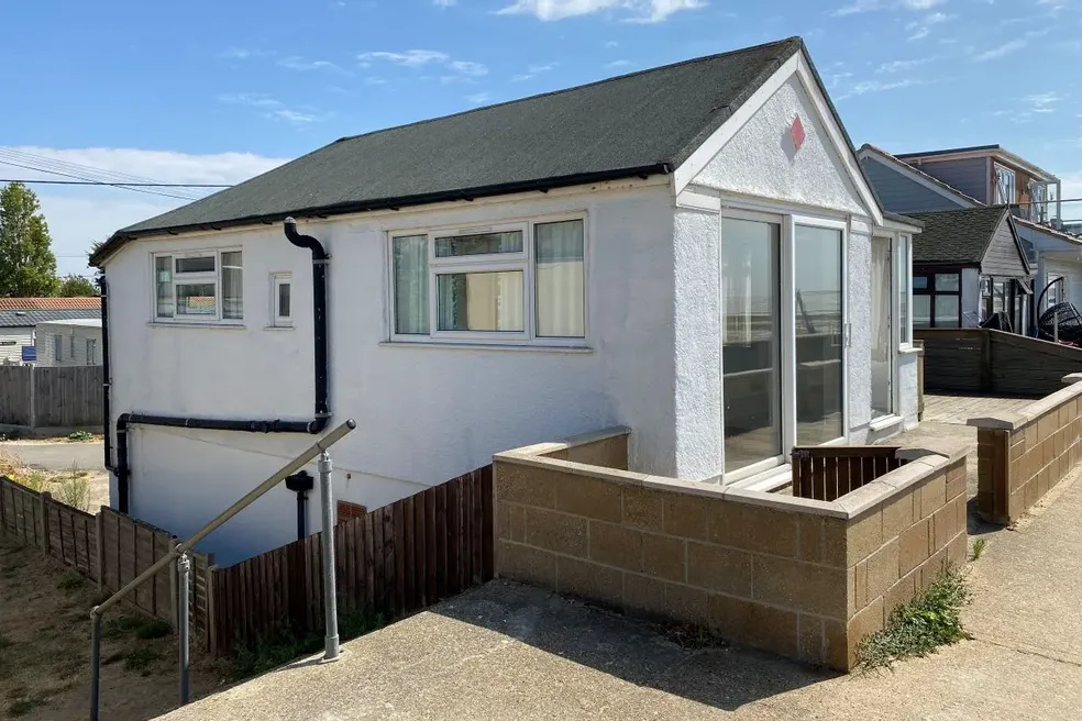 House sold with 2 bedrooms through auction in 35 Tower Estate, Point