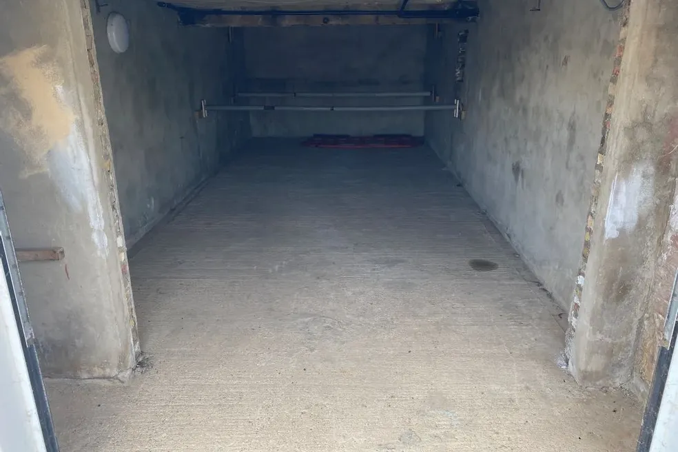 House sold with 2 bedrooms through auction in 35 Tower Estate, Point