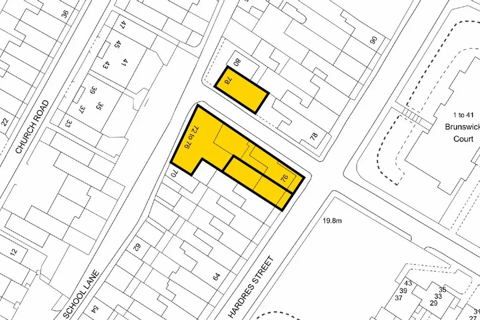 House sold with 5 bedrooms through auction in 7476 Hardres Street