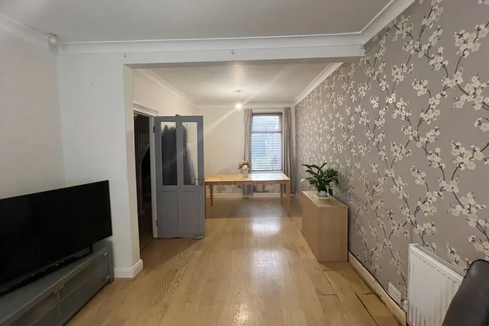 House withdrawn with 3 bedrooms through auction in 41 Gaywood Road