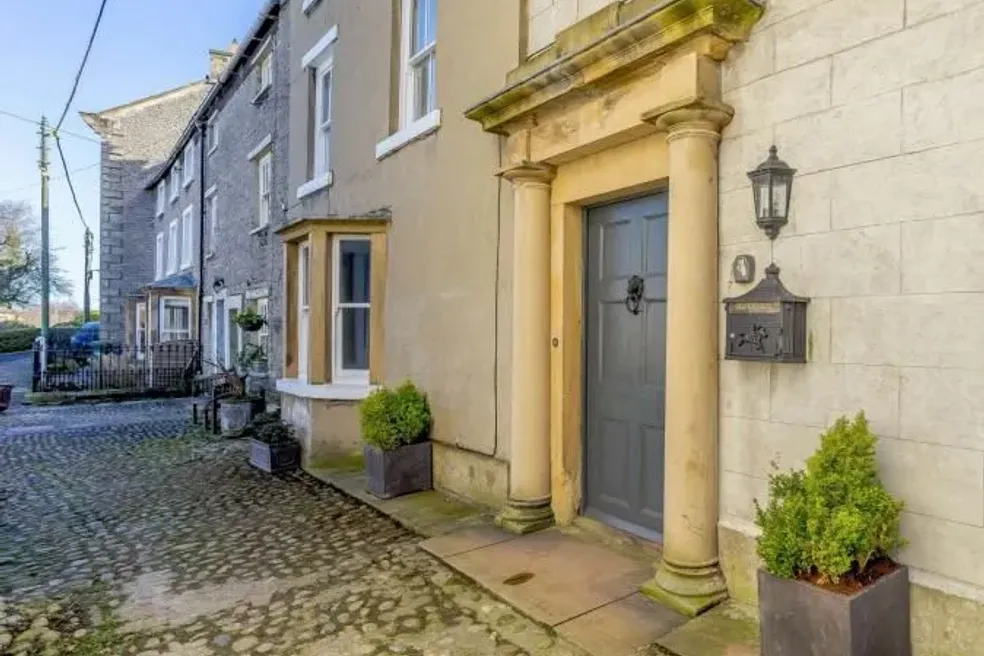 House sold with 7 bedrooms through auction in Harmby House, West End