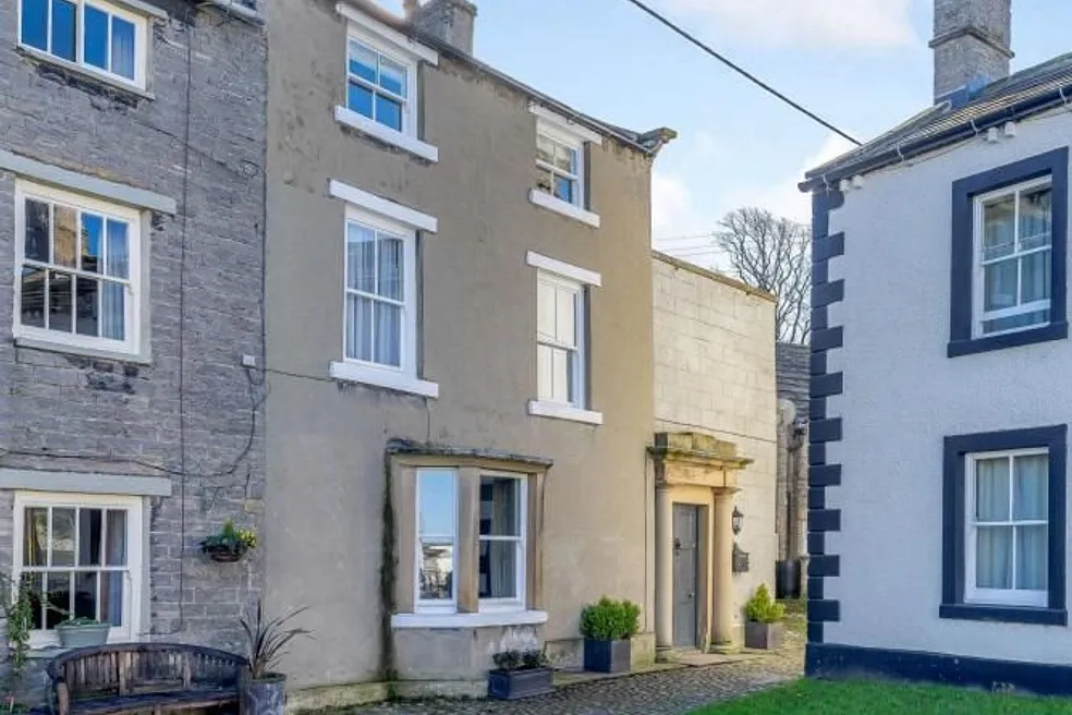 House sold with 7 bedrooms through auction in Harmby House, West End