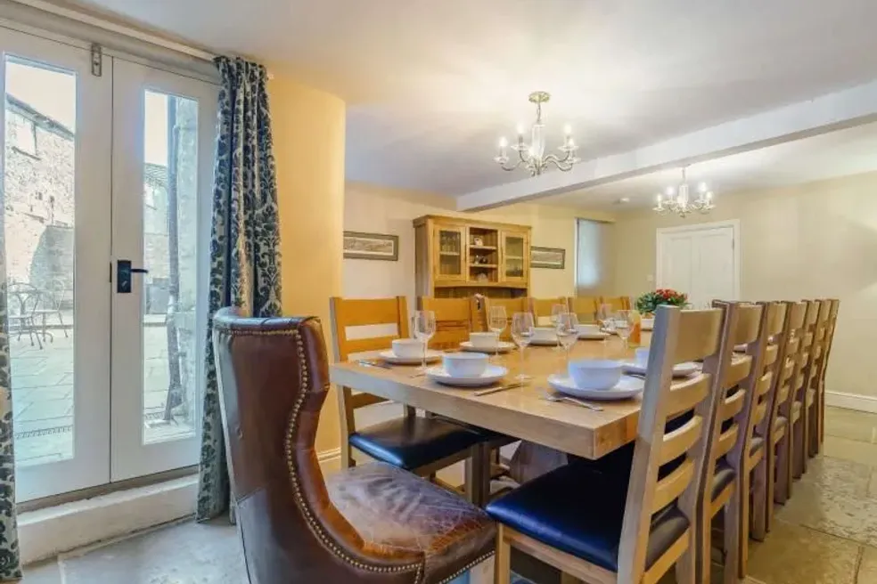 House sold with 7 bedrooms through auction in Harmby House, West End