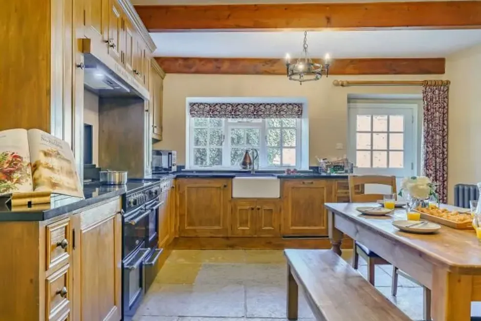 House sold with 7 bedrooms through auction in Harmby House, West End