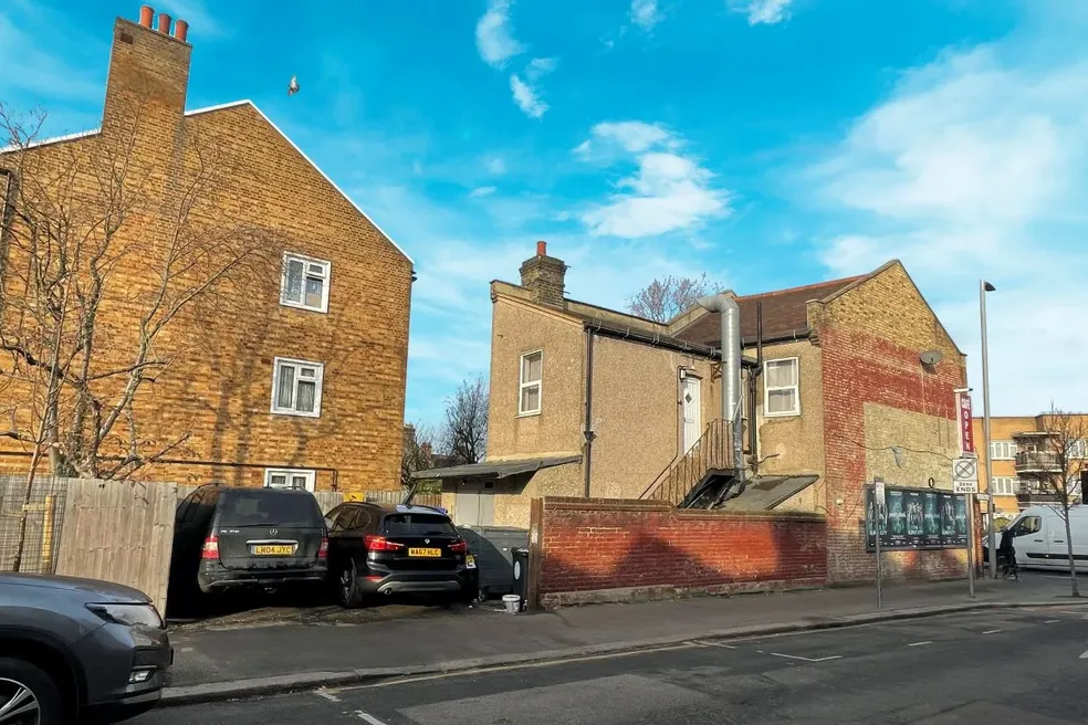 Leisure Hospitality sold through auction in 422 Forest Road