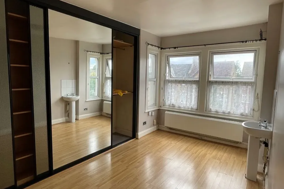 Flat sold with 7 bedrooms through auction in 91 Hatherley Road, Sidcup