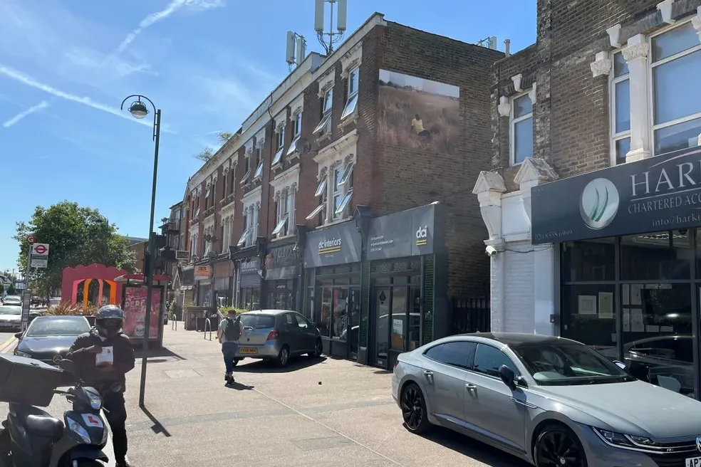 Other sold with 3 bedrooms through auction in 725 High Road