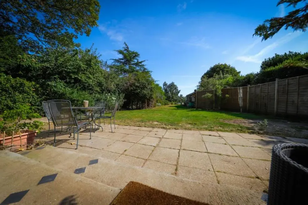 House withdrawn with 5 bedrooms through auction in 15 Point Clear Road