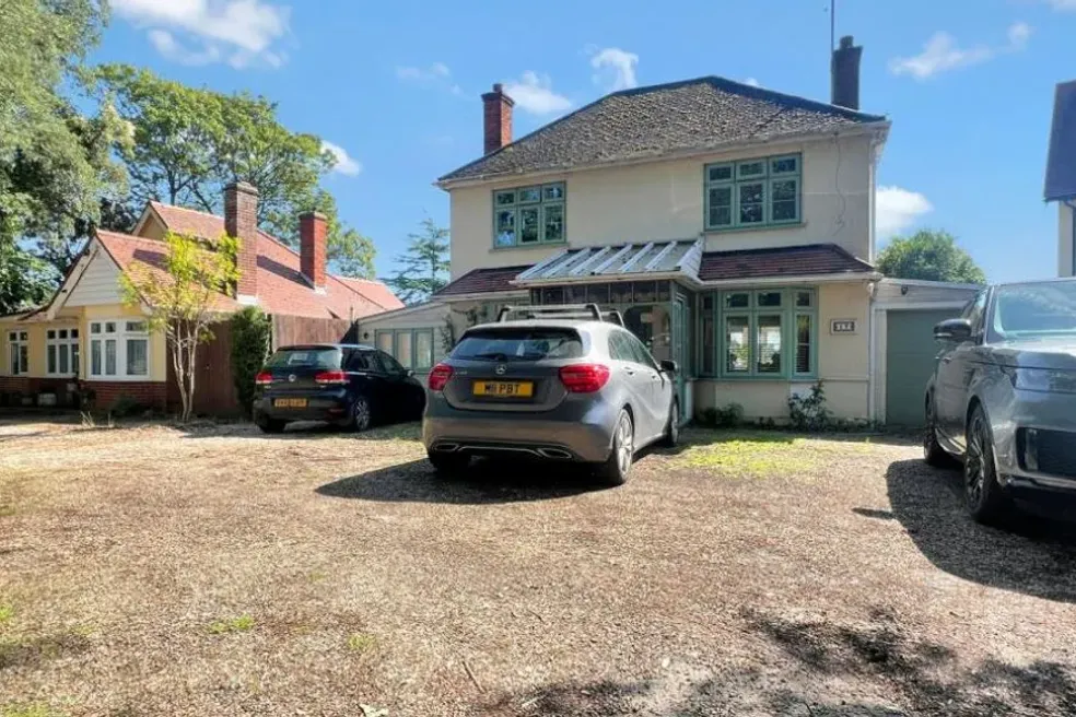 House withdrawn with 4 bedrooms through auction in 17 Point Clear Road