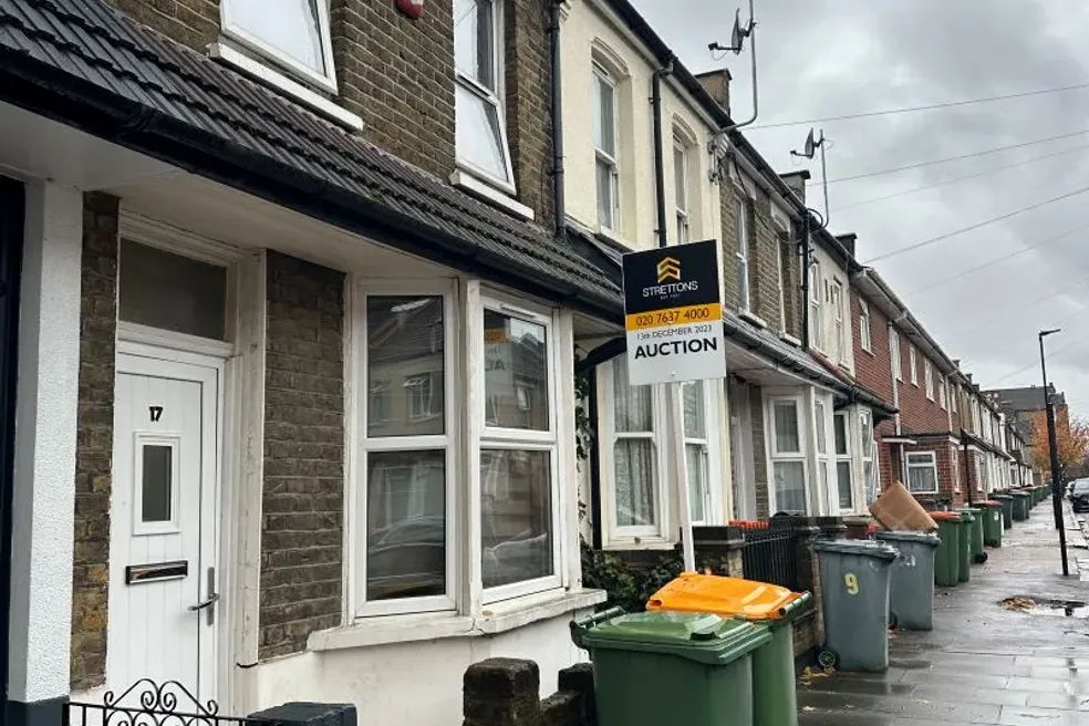 House sold with 2 bedrooms through auction in 17 Desford Road, Canning