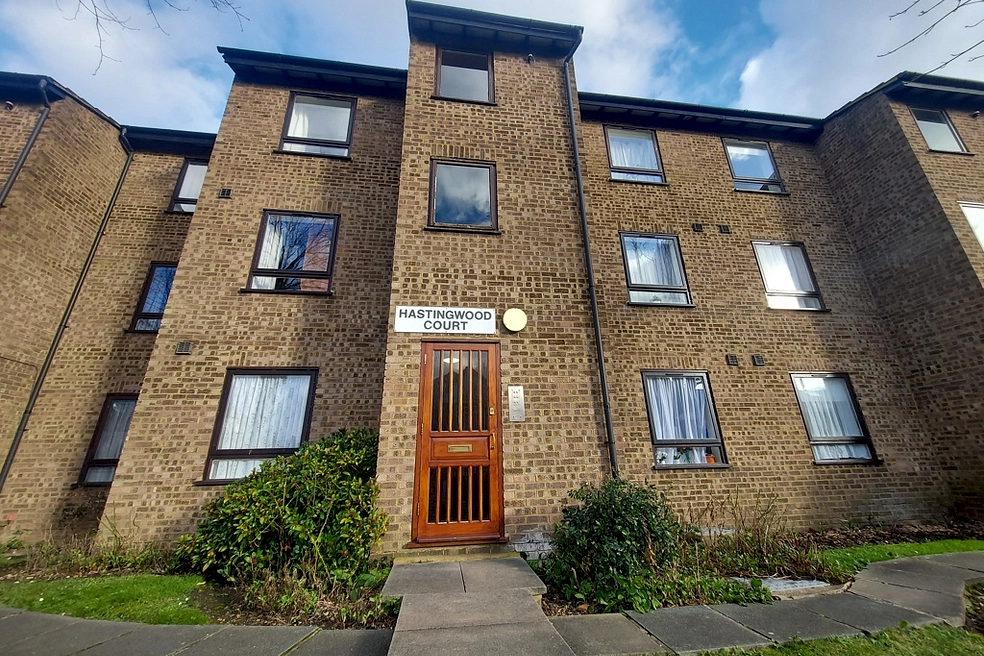 Flat under offer with 1 bedroom in Hastingwood Court, Pembroke Road