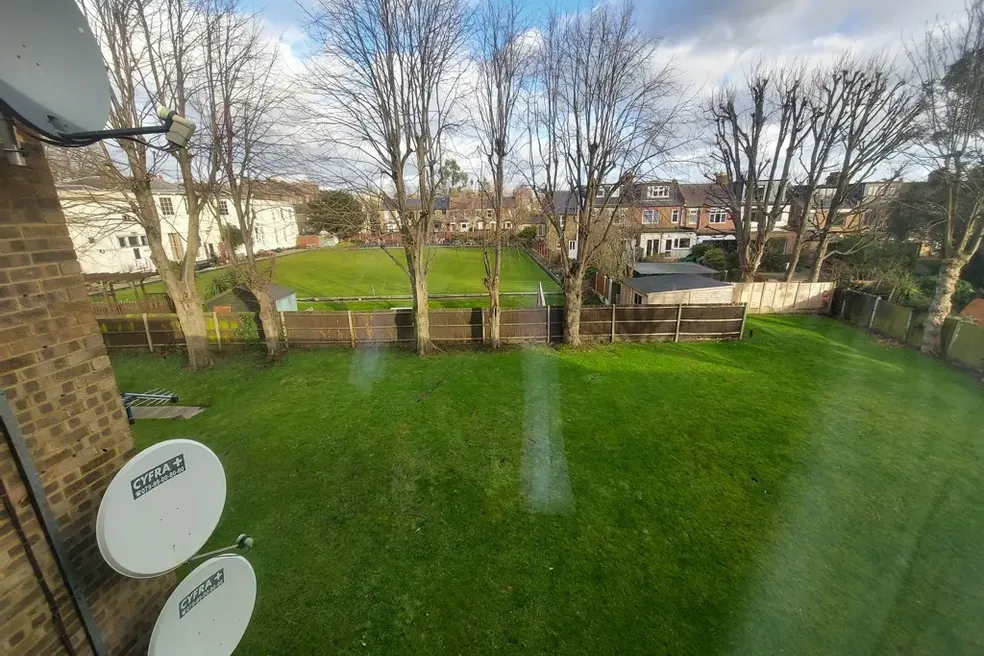 Flat under offer with 1 bedroom in Hastingwood Court, Pembroke Road