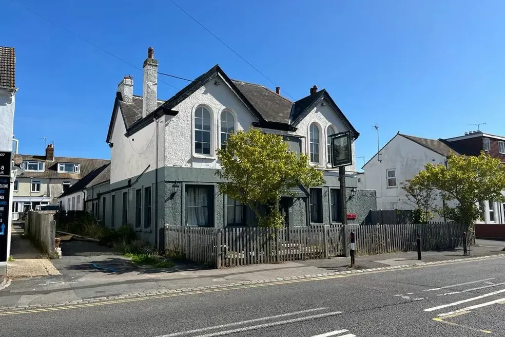 Flat sold with 10 bedrooms through auction in The Junction, 99 Station