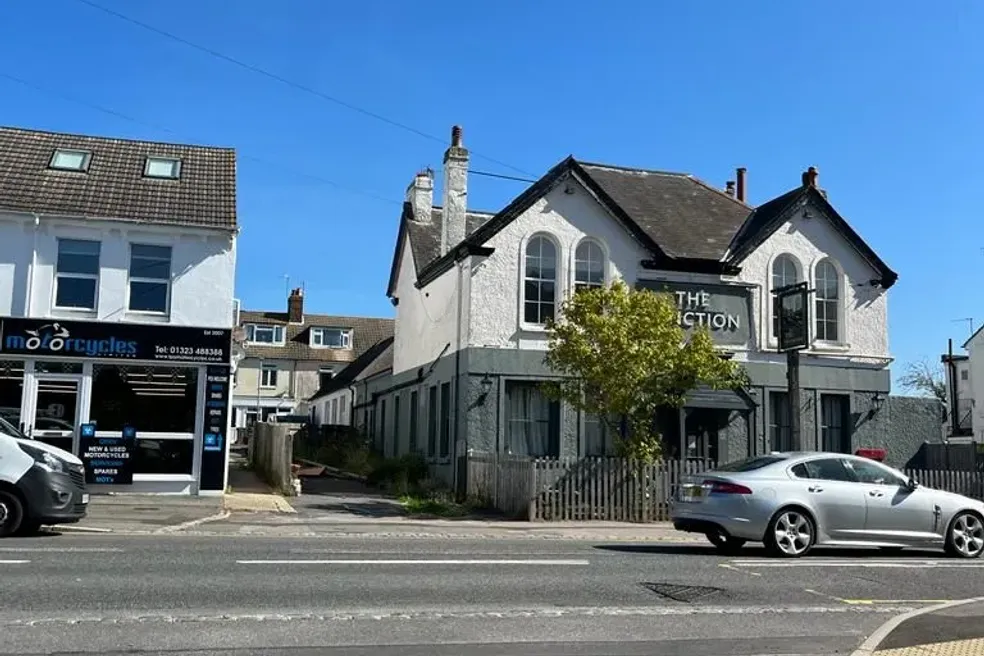 Flat sold with 10 bedrooms through auction in The Junction, 99 Station