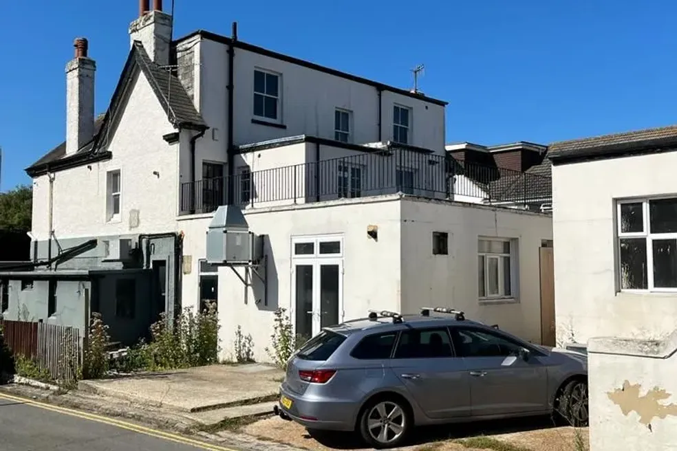 Flat sold with 10 bedrooms through auction in The Junction, 99 Station