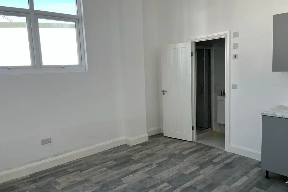 Flat sold with 10 bedrooms through auction in The Junction, 99 Station