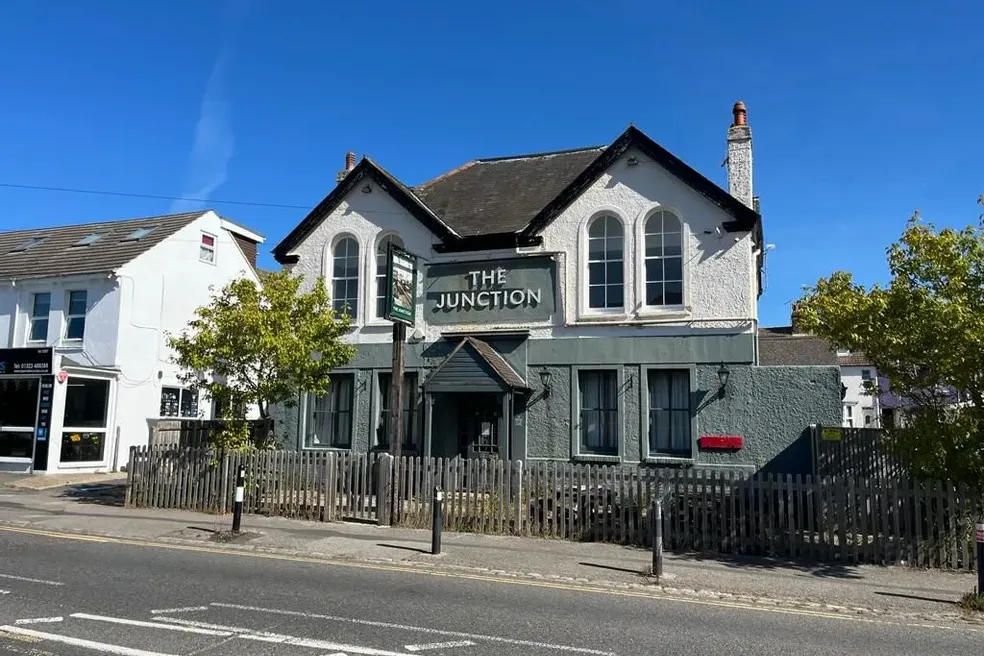 Flat sold with 10 bedrooms through auction in The Junction, 99 Station