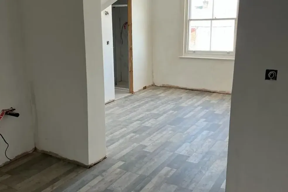 Flat sold with 10 bedrooms through auction in The Junction, 99 Station