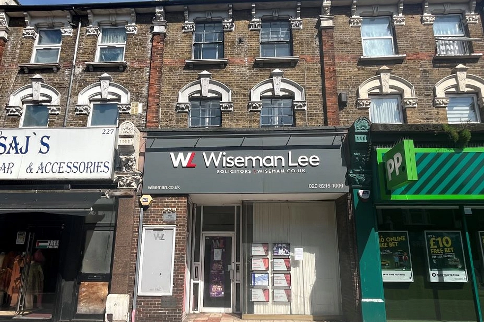 Retail sold with 4 bedrooms through auction in 229 Hoe Street