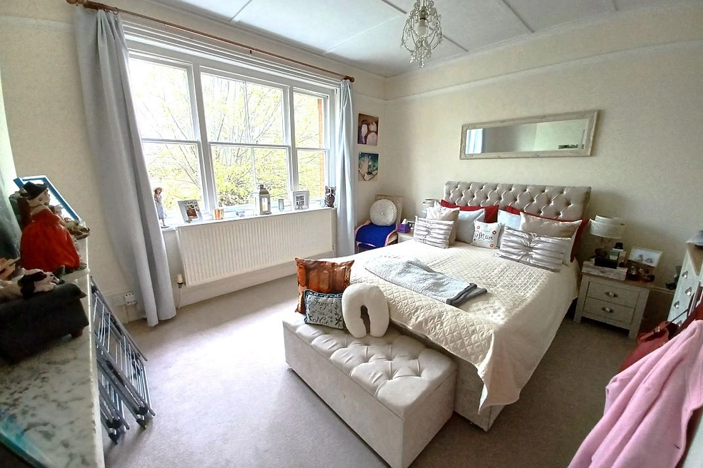 House with 8 bedrooms through auction in 53 Salisbury Road, High