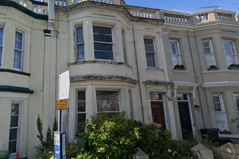 House sold with 5 bedrooms through auction in 487 Road