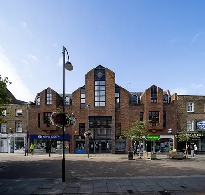 Central Library, 13-14 High Street, Uxbridge, UB8 1HD - Strettons