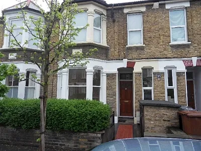 Twickenham Road, Leytonstone, London, E11 4BN -  Strettons