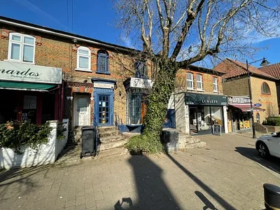 47 Queens Road, Buckhurst Hill, IG9 5BU -  Strettons