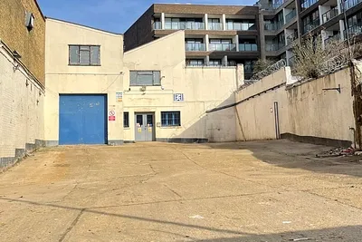 4 Blundell Street, Islington, London, N7 9BH -  Strettons