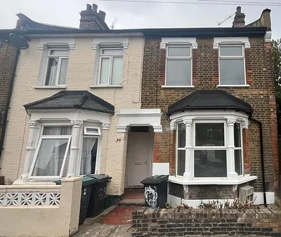 Forest Gardens, Tottenham, London, N17 -  Strettons