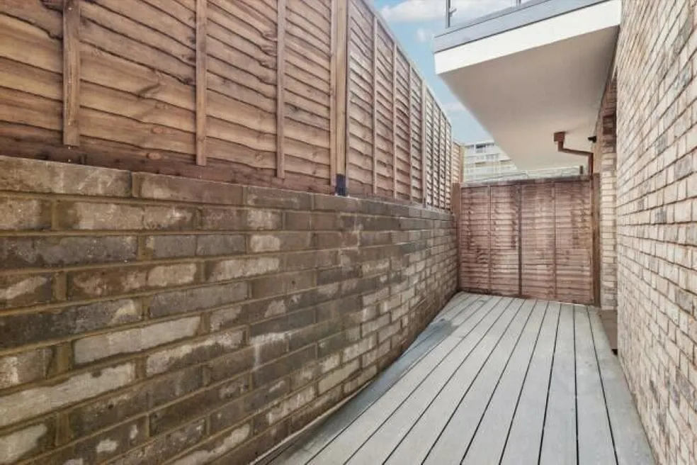 Vacant Long Leasehold Two Bedroom Split Level Apartment