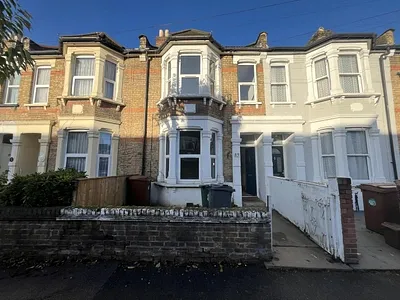 Albert Road, Leyton, London, E10 6NU -  Strettons