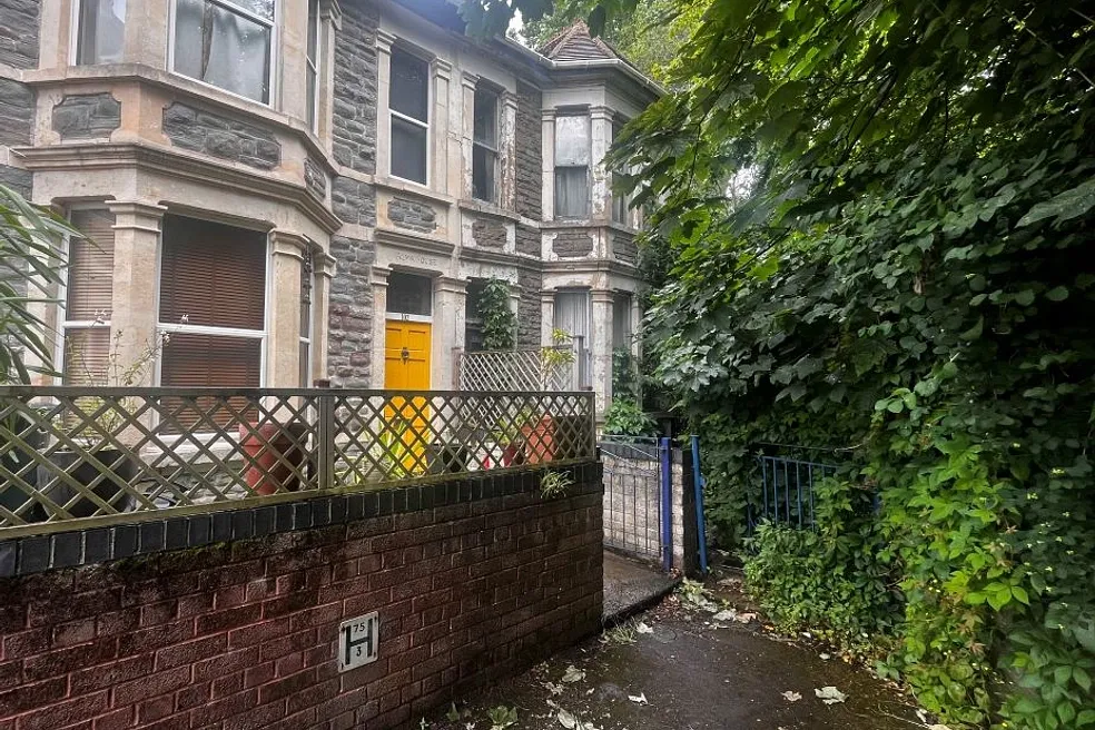 FREEHOLD VACANT THREE STOREY END OF TERRACE EDWARDIAN HOUSE FOR REPAIR