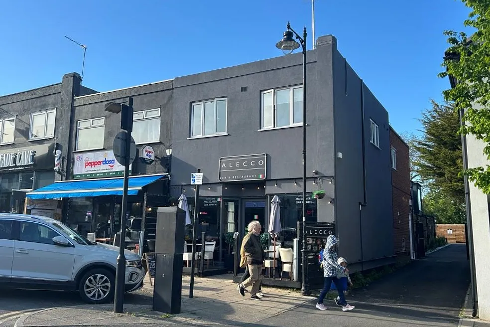 FREEHOLD MIXED USE INVESTMENT - RESTAURANT & SELF-CONTAINED TWO BED FLAT