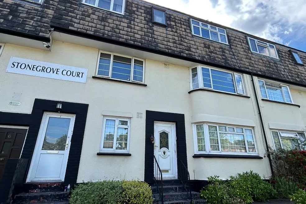 Long Leasehold Vacant Two Bed Ground Floor Flat with Communal Gardens & Parking