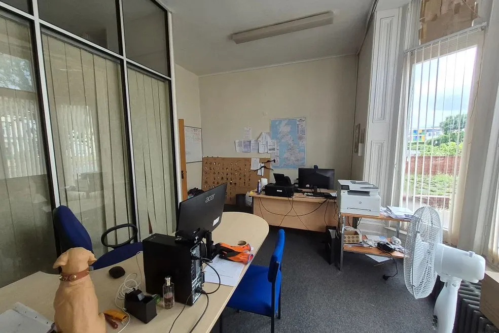 FREEHOLD VACANT OFFICES, WITH PLANNING FOR TEN FLATS