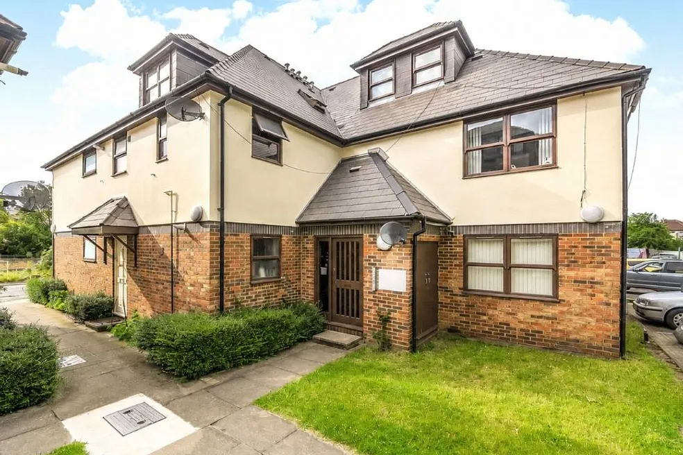 Vacant Leasehold Two Bedroom First Floor Flat